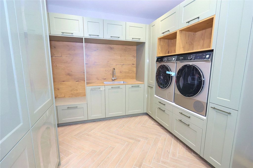 Property photo 3 of 16 Picture No. 14