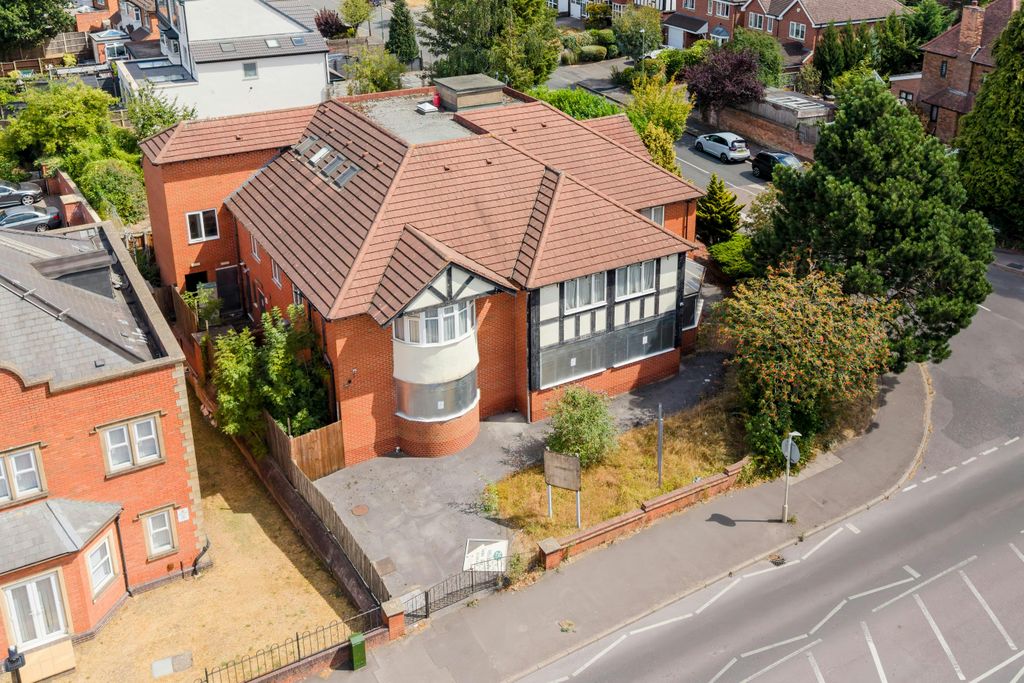 Property photo 1 of 7 251 Warwick Road, Solihull, B92 7Ah - By Present Your Property 0048-2.Jpg