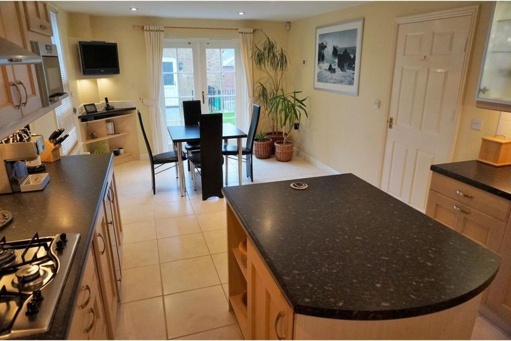Property photo 3 of 25