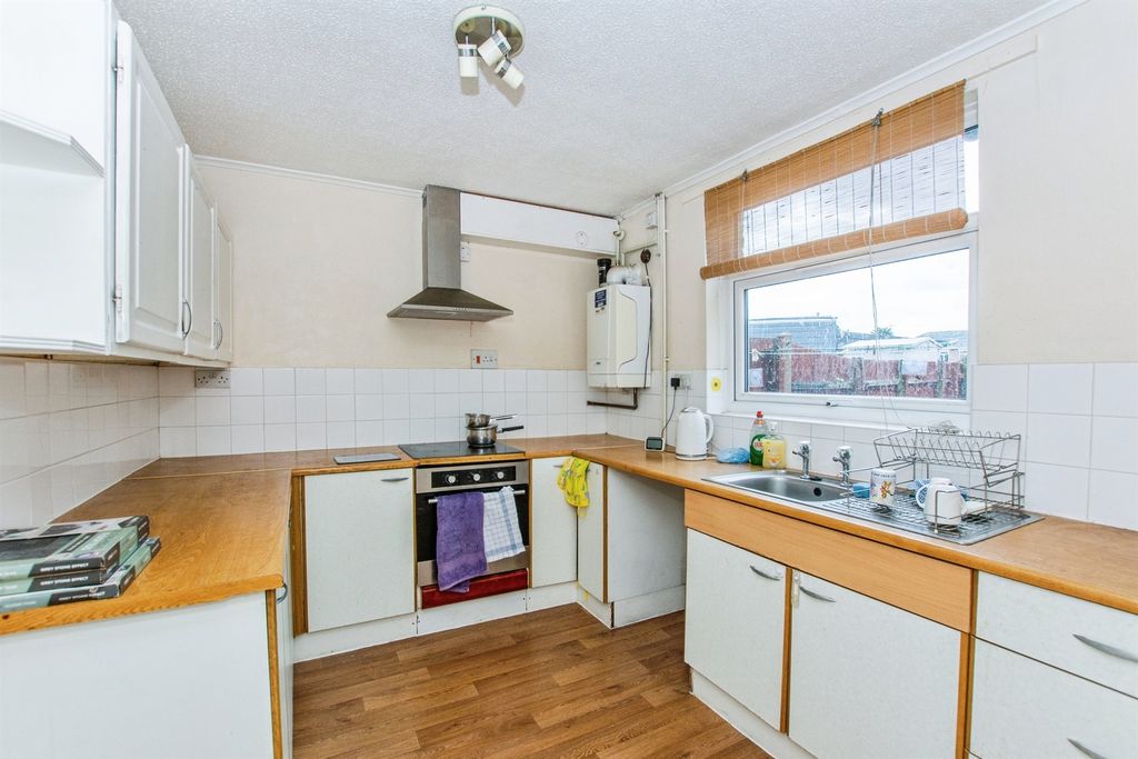 Property photo 2 of 19