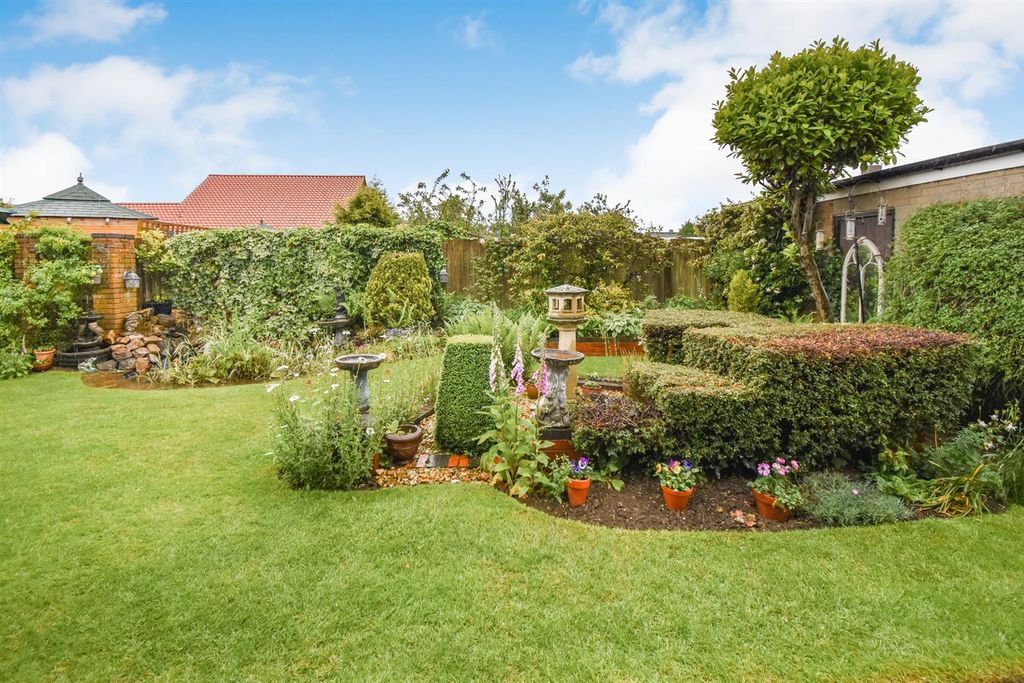Property photo 2 of 32 Garden