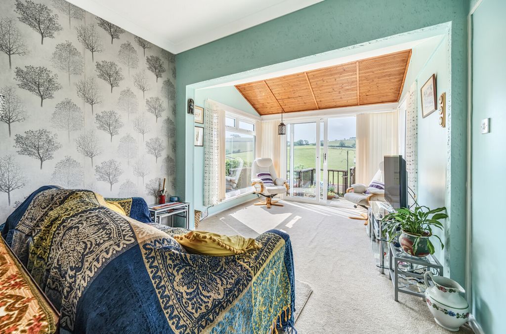 Property photo 3 of 24 3 - 1306952-12-684Bf9...