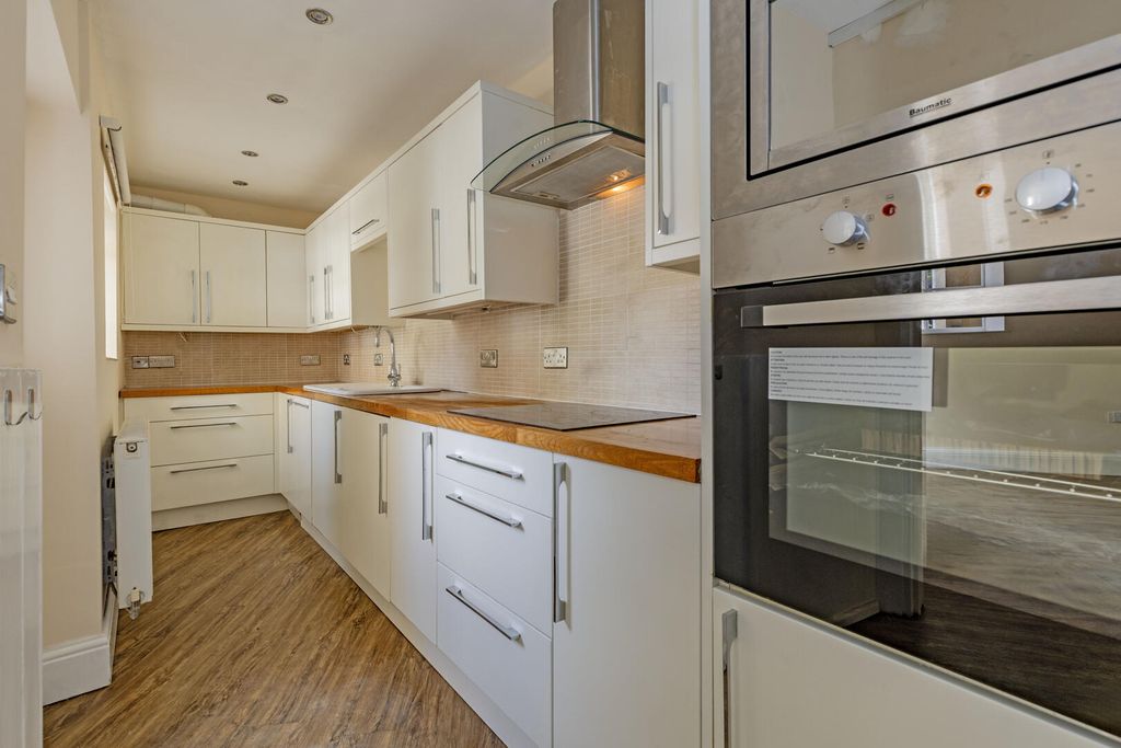 Property photo 2 of 17 Kitchen