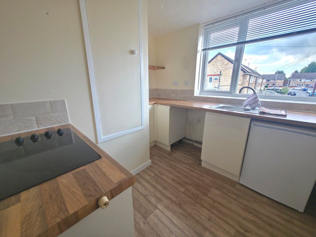 Property photo 3 of 10 Kitchen