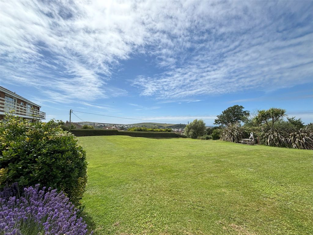 Property photo 1 of 10 Picture No. 02
