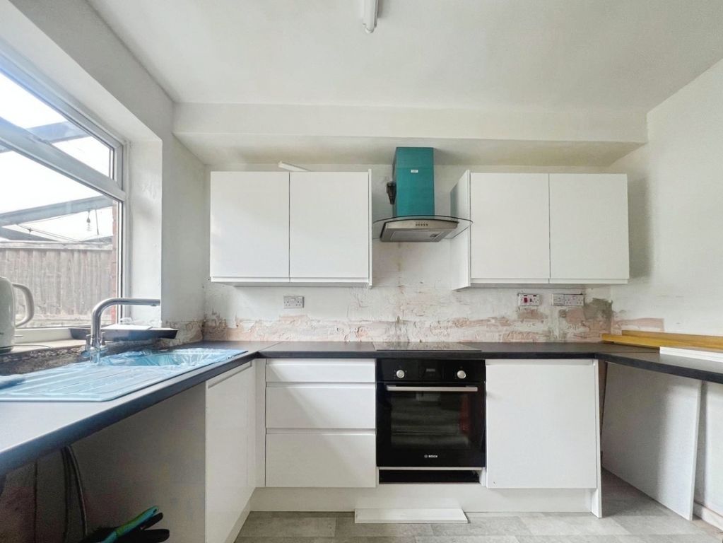 Property photo 1 of 15 Pbox-Kitchen-317287.Jpg