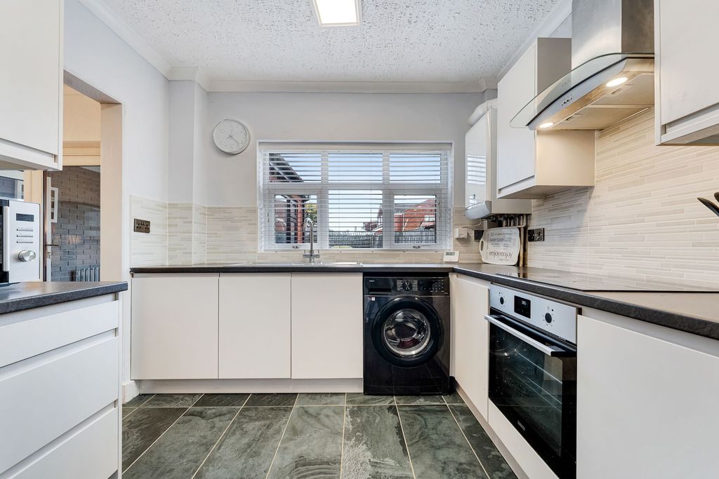 Property photo 3 of 25