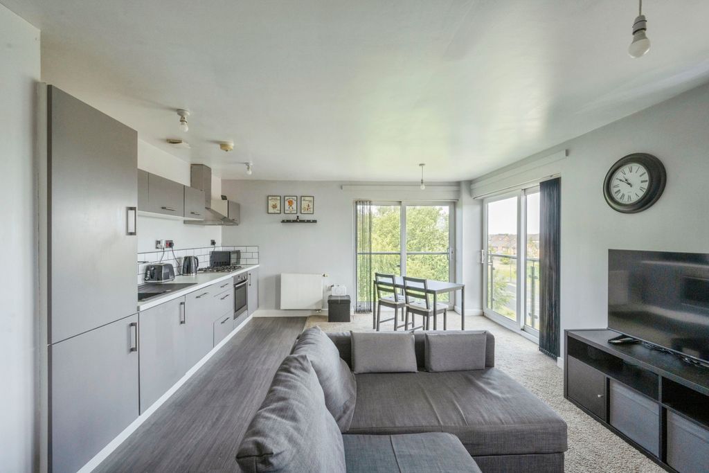 Property photo 1 of 14 Living Kitchen