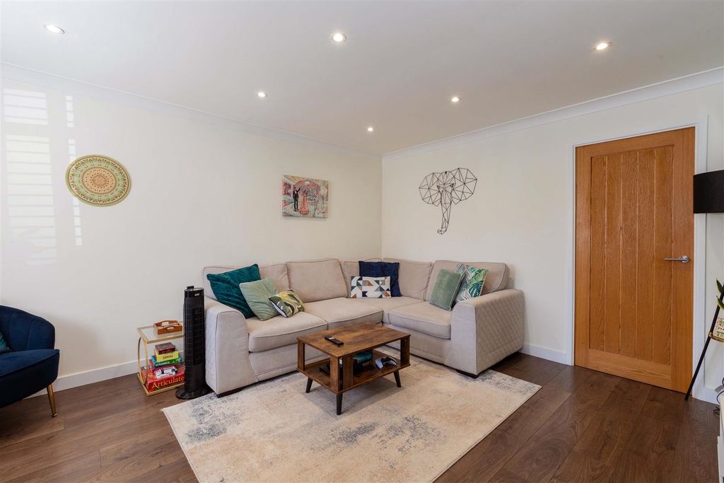 Property photo 3 of 16 130 Bader Gardens-6.Jpg