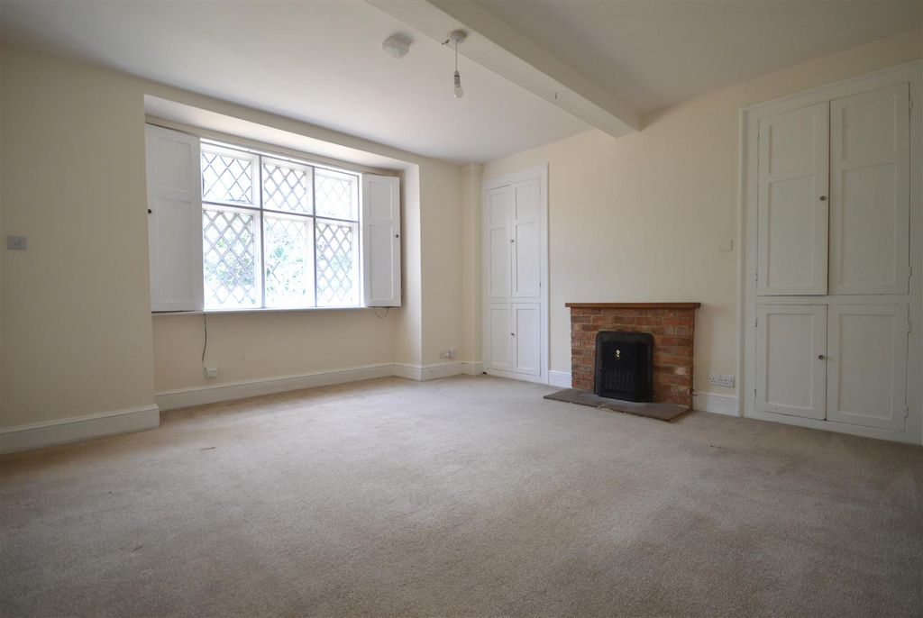 Property photo 2 of 24 Lounge