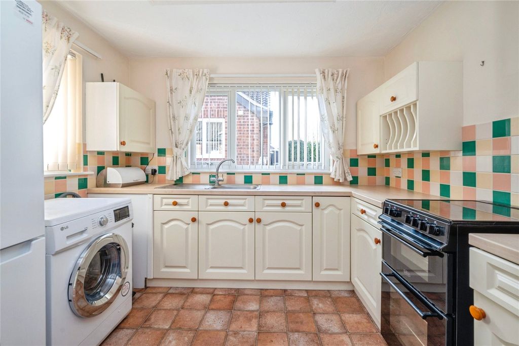 Property photo 2 of 11 Kitchen