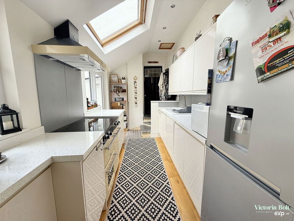 Property photo 3 of 23
