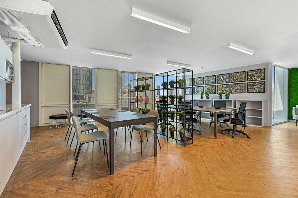 Property photo 2 of 9 Ol-Bc-141Curtainroad-11.Jpg