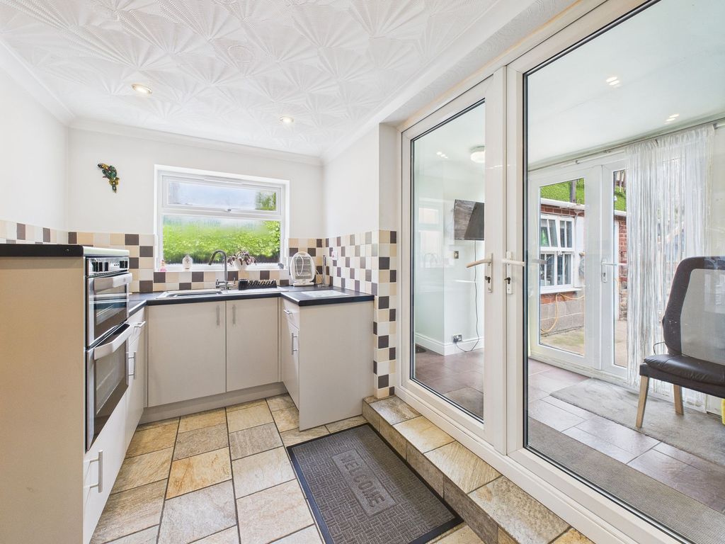 Property photo 2 of 18 Kitchen