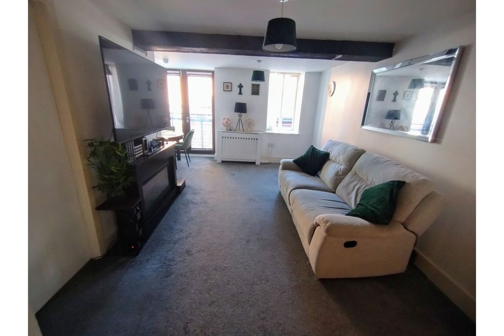 Property photo 3 of 11 Living Room