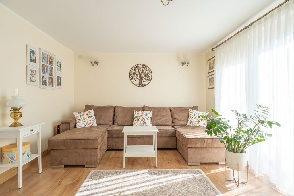 Property photo 2 of 25