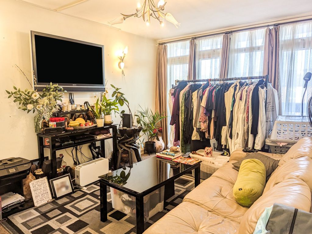 Property photo 3 of 12