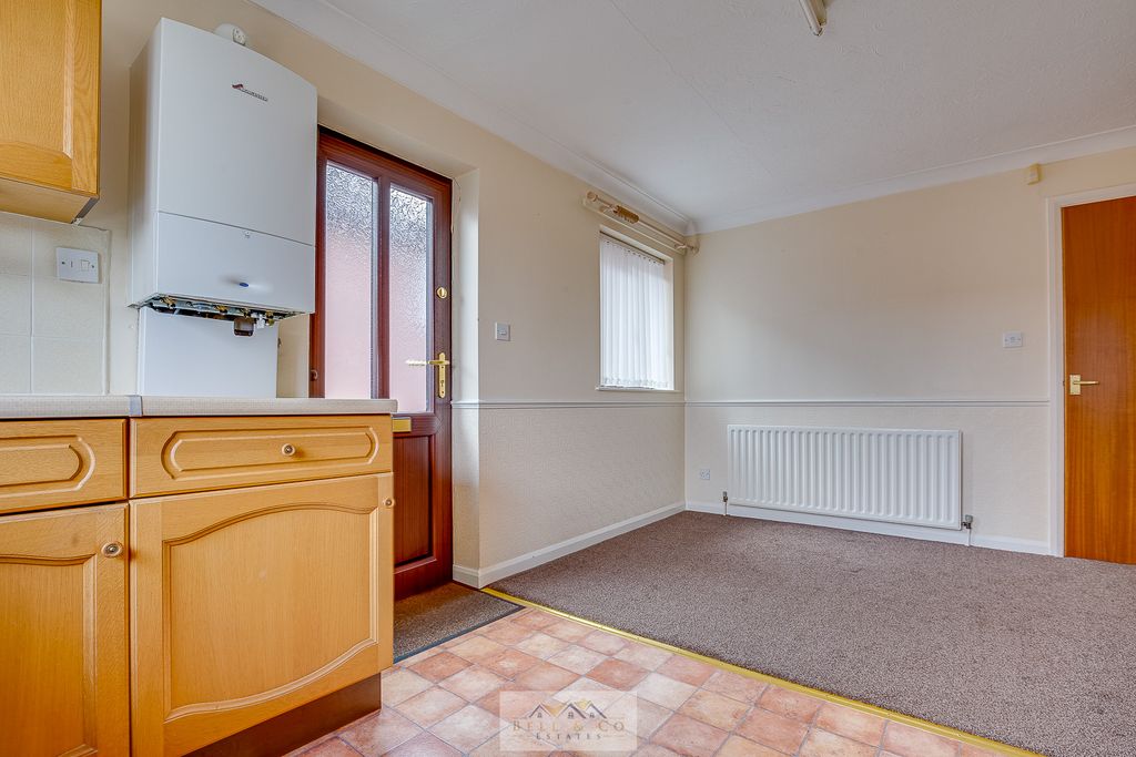 Property photo 3 of 25 Kitchen 1.2