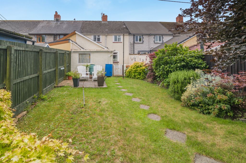 Property photo 2 of 20