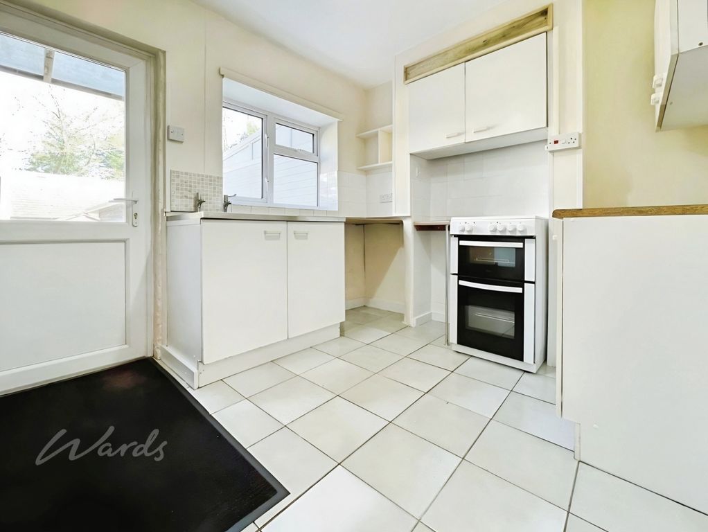 Property photo 3 of 10 Kitchen