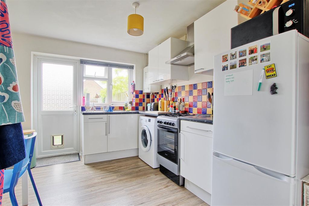 Property photo 2 of 9 Kitchen.Jpg