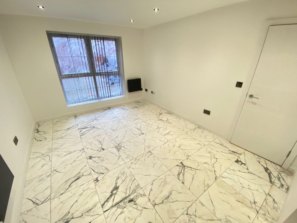 Property photo 3 of 7 Lounge Aspect 2