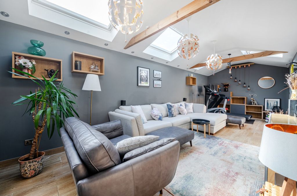 Property photo 3 of 22 1465195-18-6A1739...