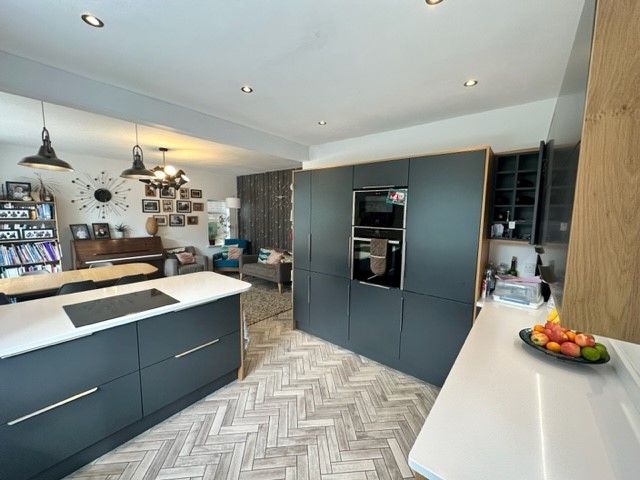 Property photo 3 of 17 Kitchen