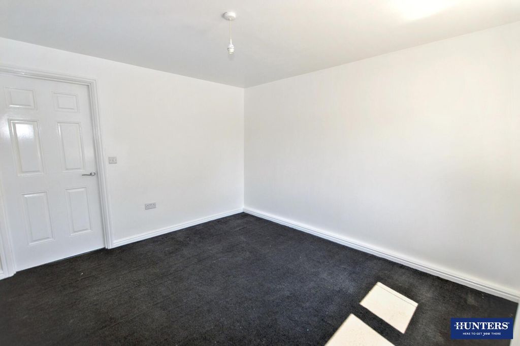 Property photo 2 of 9 Bedroom
