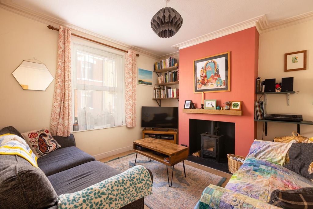 Property photo 3 of 31 9 York Street, Bs5-15.Jpg