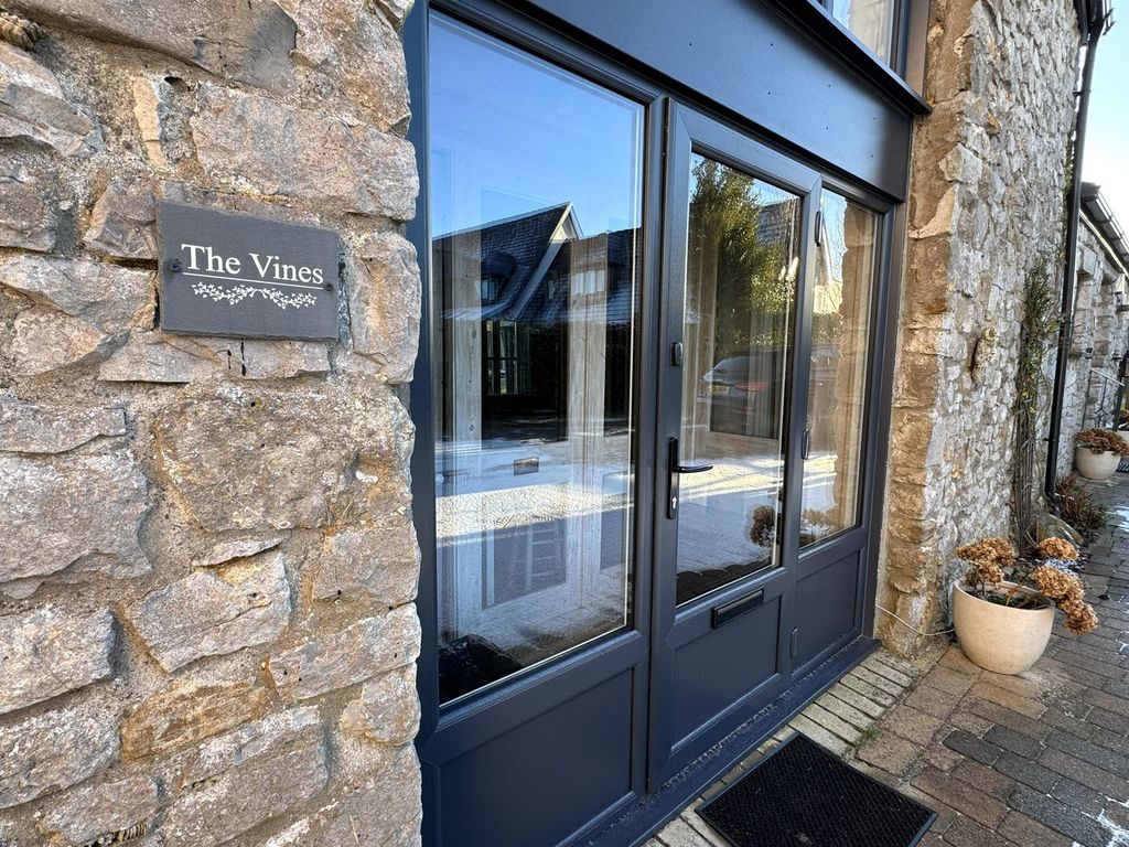 Property photo 2 of 23