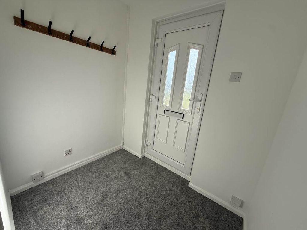 Property photo 3 of 19 Entrance