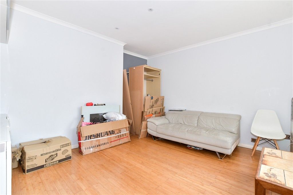 Property photo 3 of 14 Lounge