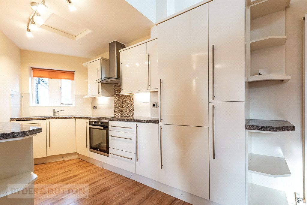 Property photo 3 of 20 Kitchen