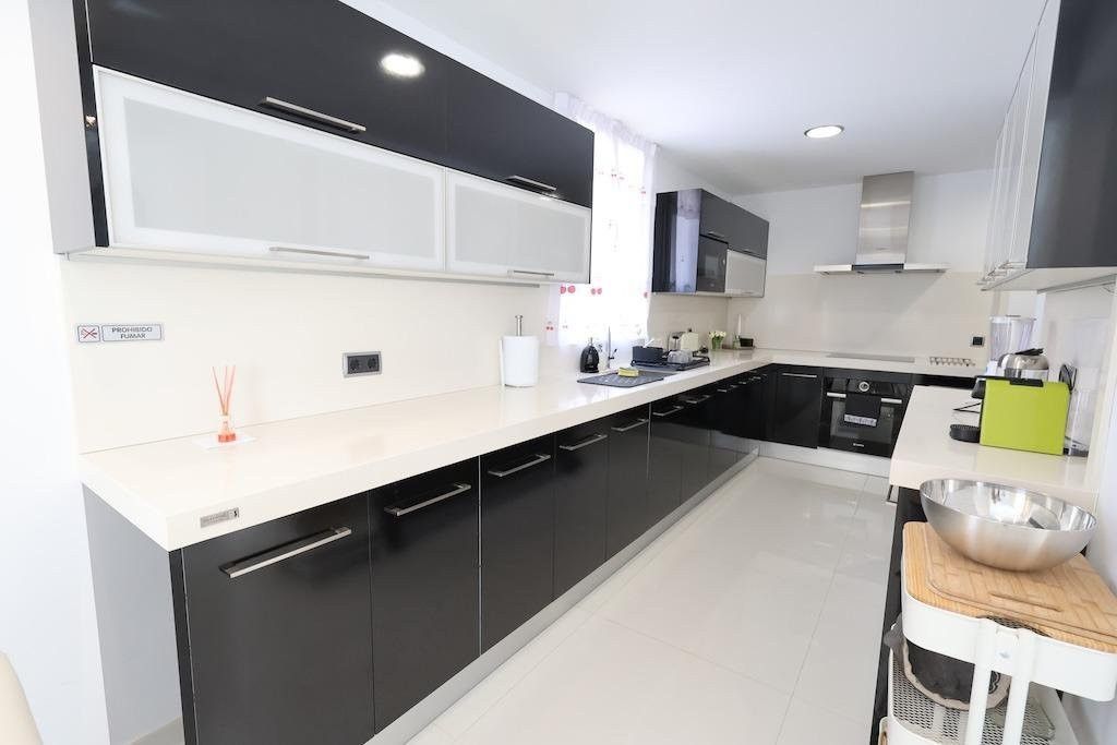 Property photo 2 of 34