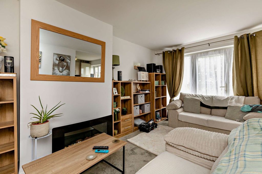 Property photo 2 of 19