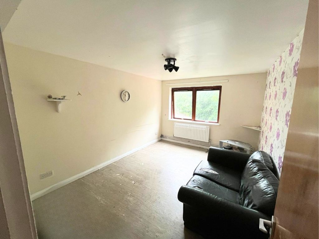 Property photo 3 of 6 3438733