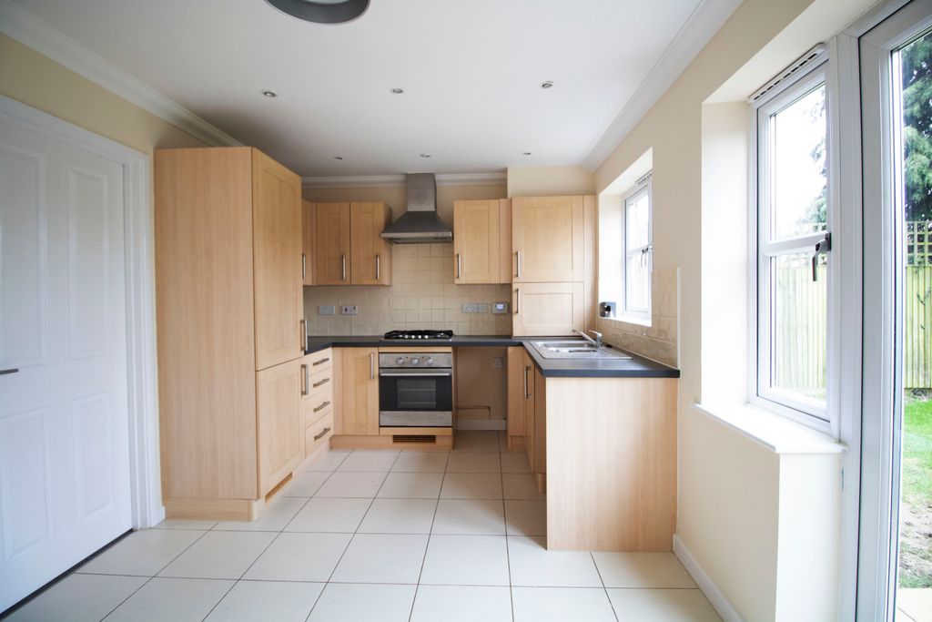 Property photo 3 of 9 Kitchen