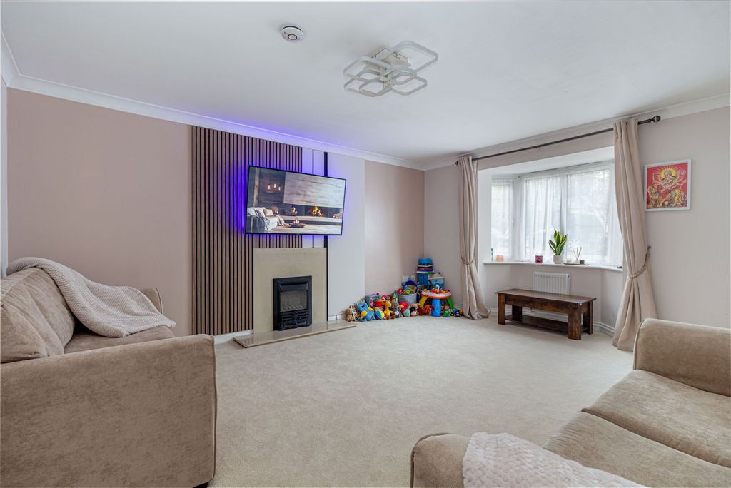 Property photo 3 of 27