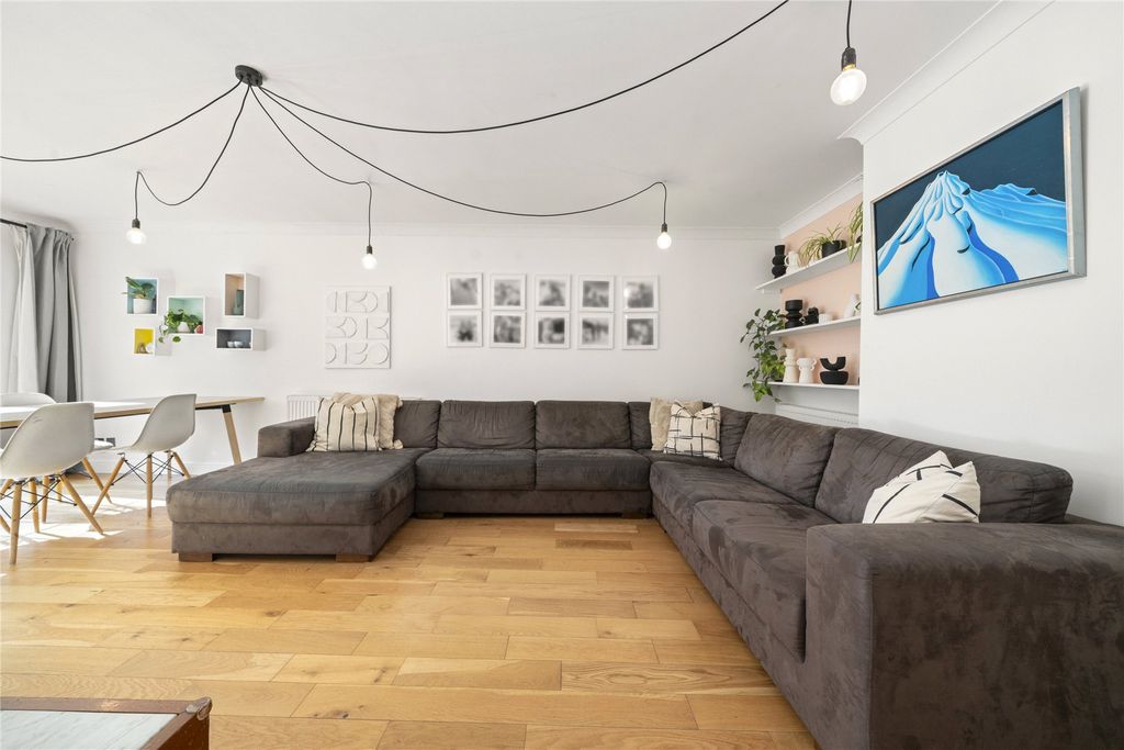 Property photo 3 of 18 Reception/Dining