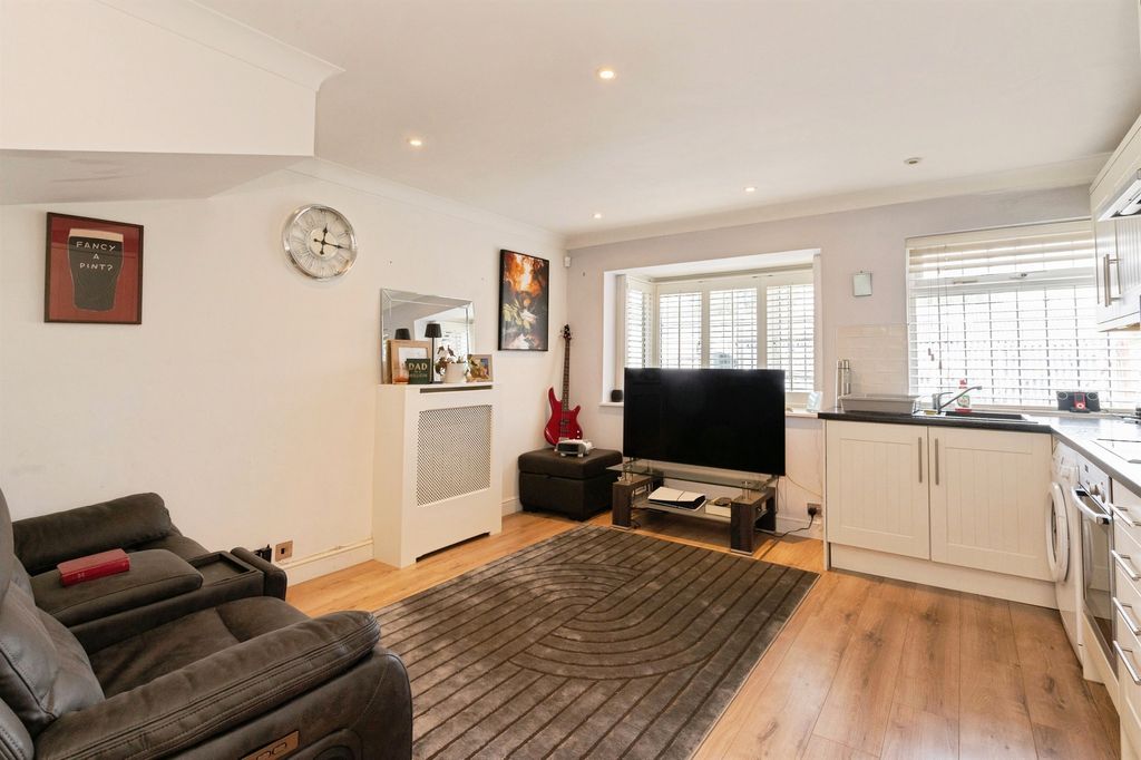 Property photo 2 of 18