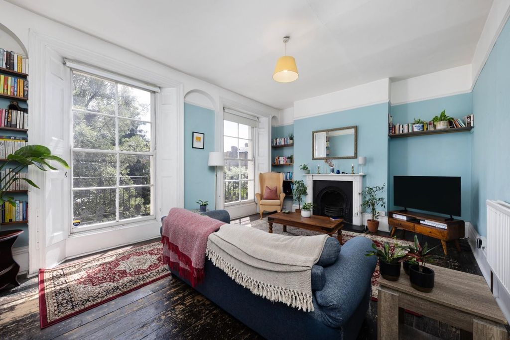 Property photo 3 of 12