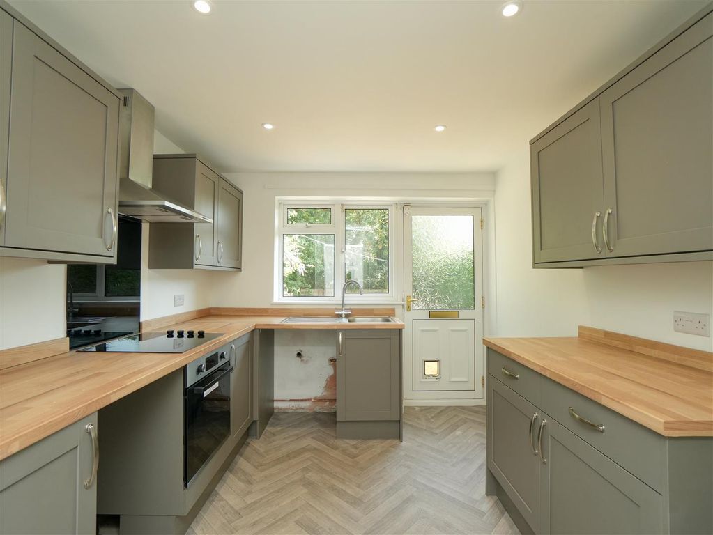 Property photo 2 of 13 Kitchen