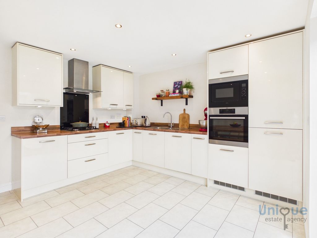 Property photo 2 of 30