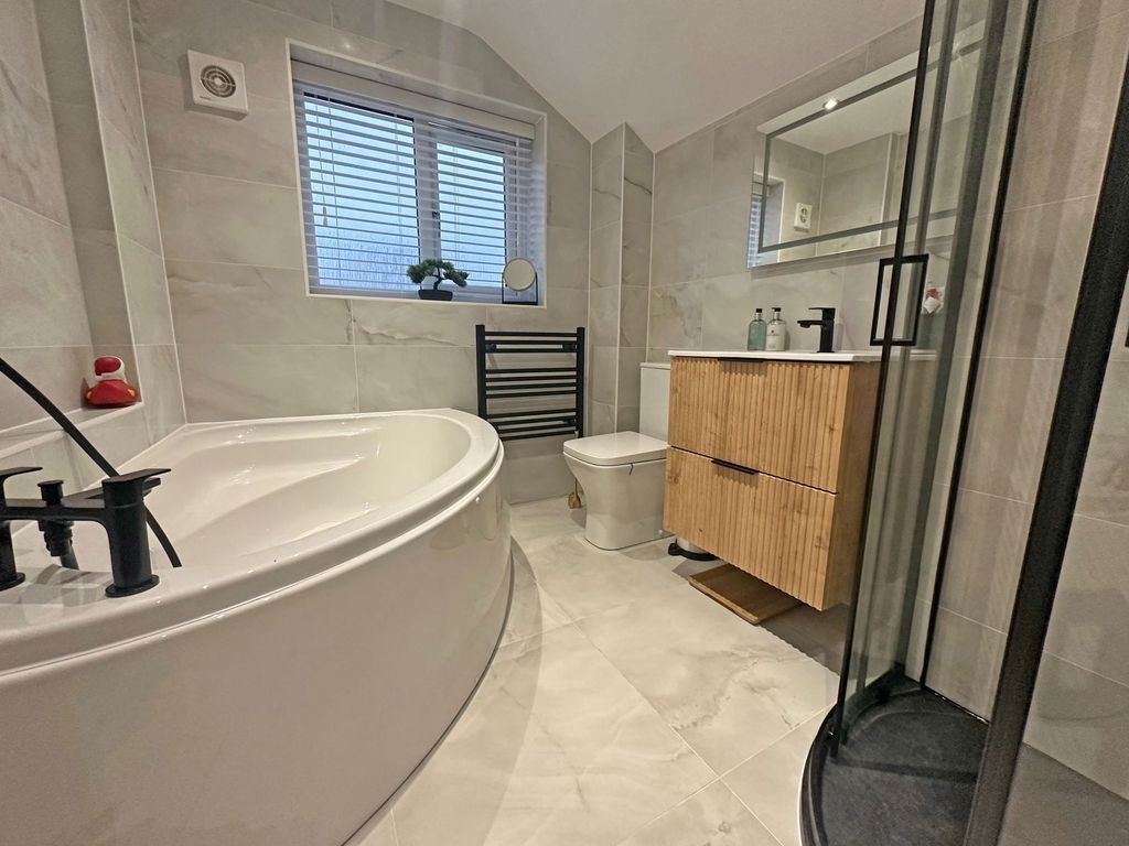 Property photo 3 of 28