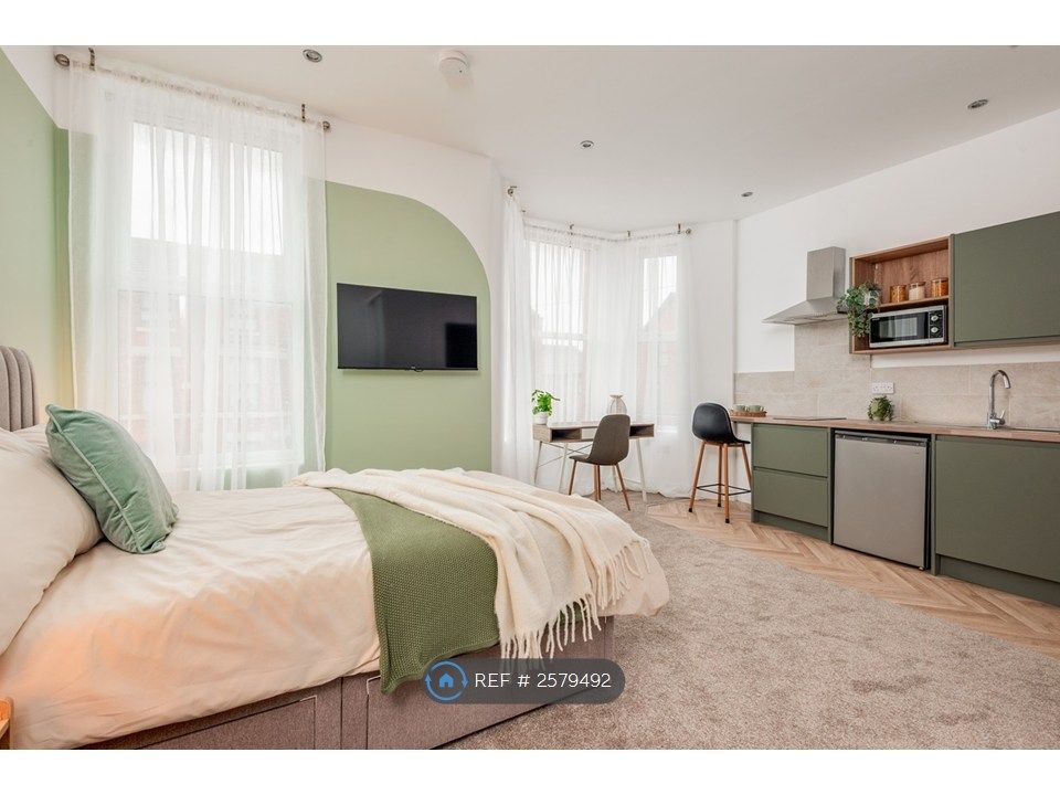 Property photo 2 of 35 Studio 5