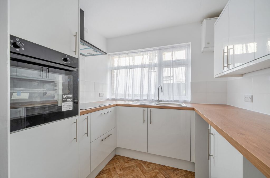 Property photo 3 of 12 1527701-9-1A0Eca3...