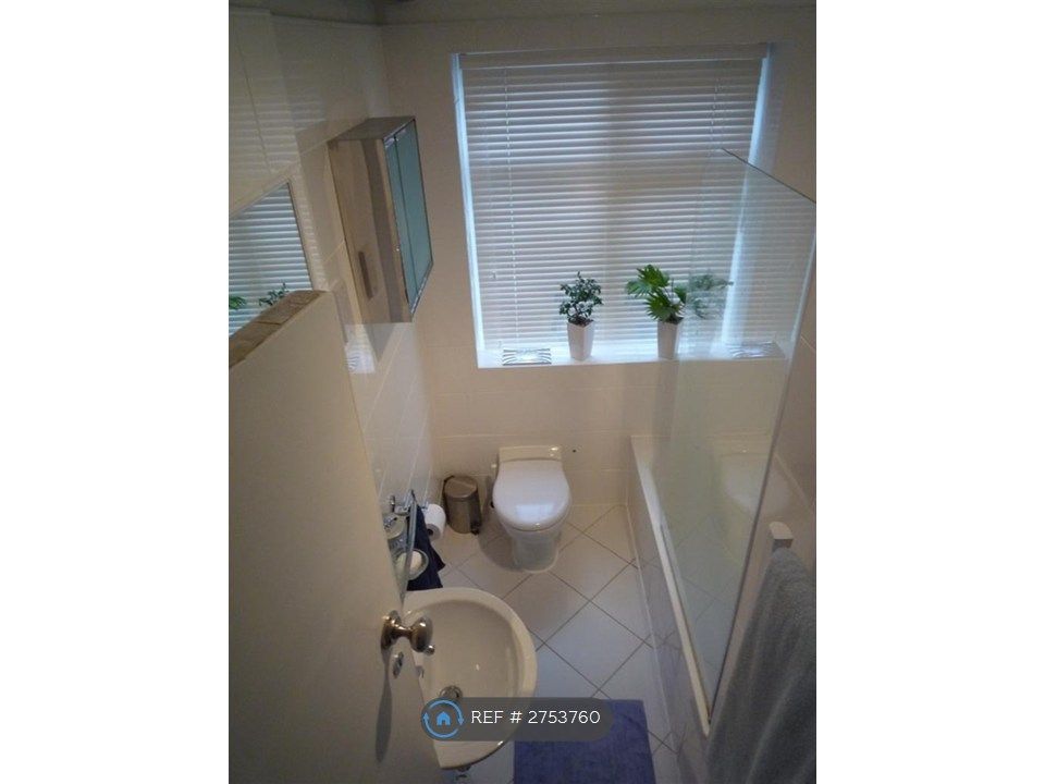 Property photo 2 of 8 Bathroom