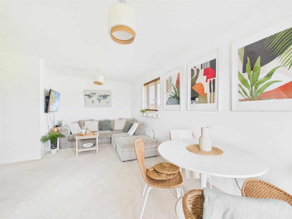 Property photo 2 of 16 Cam04118G0-Pr0061-Still006.Jpg