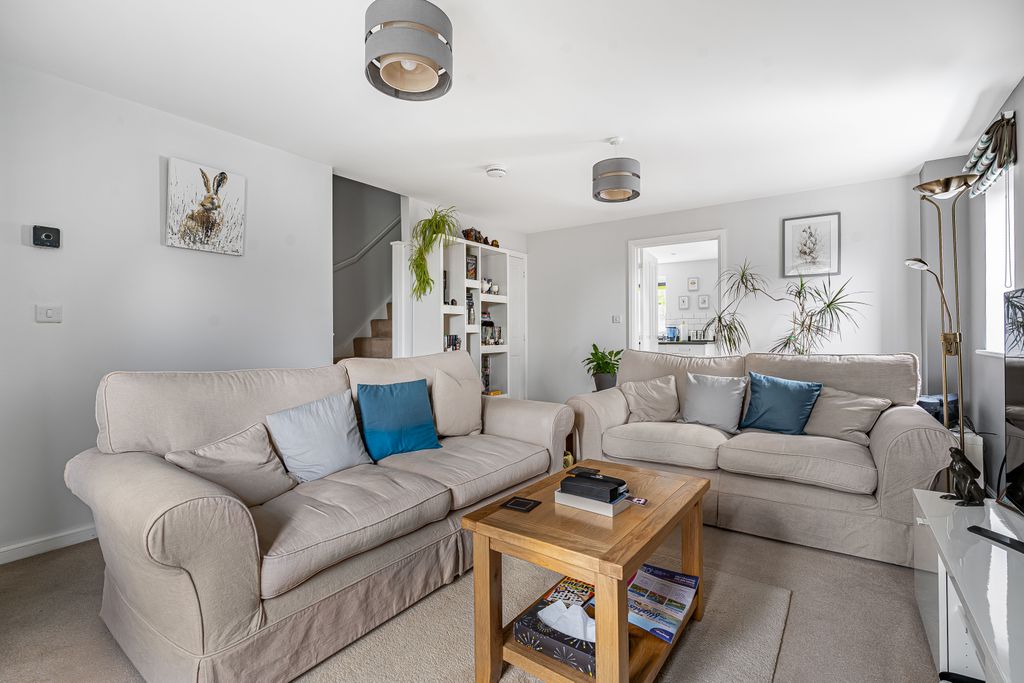 Property photo 2 of 20 Sitting Room (2)